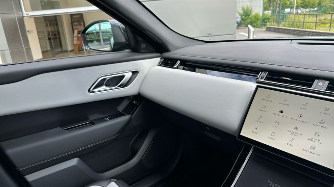 Land Rover Range Rover Velar 3.0 D300 MHEV Belgravia Edition Satin 5dr Auto Diesel Estate - Image 54